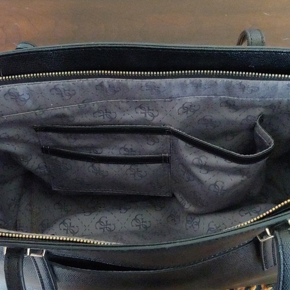 Guess Purse - Picture 8 of 8